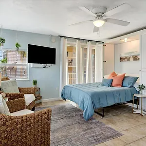 The Seashell With Private Balcony And Walk To Holiday home